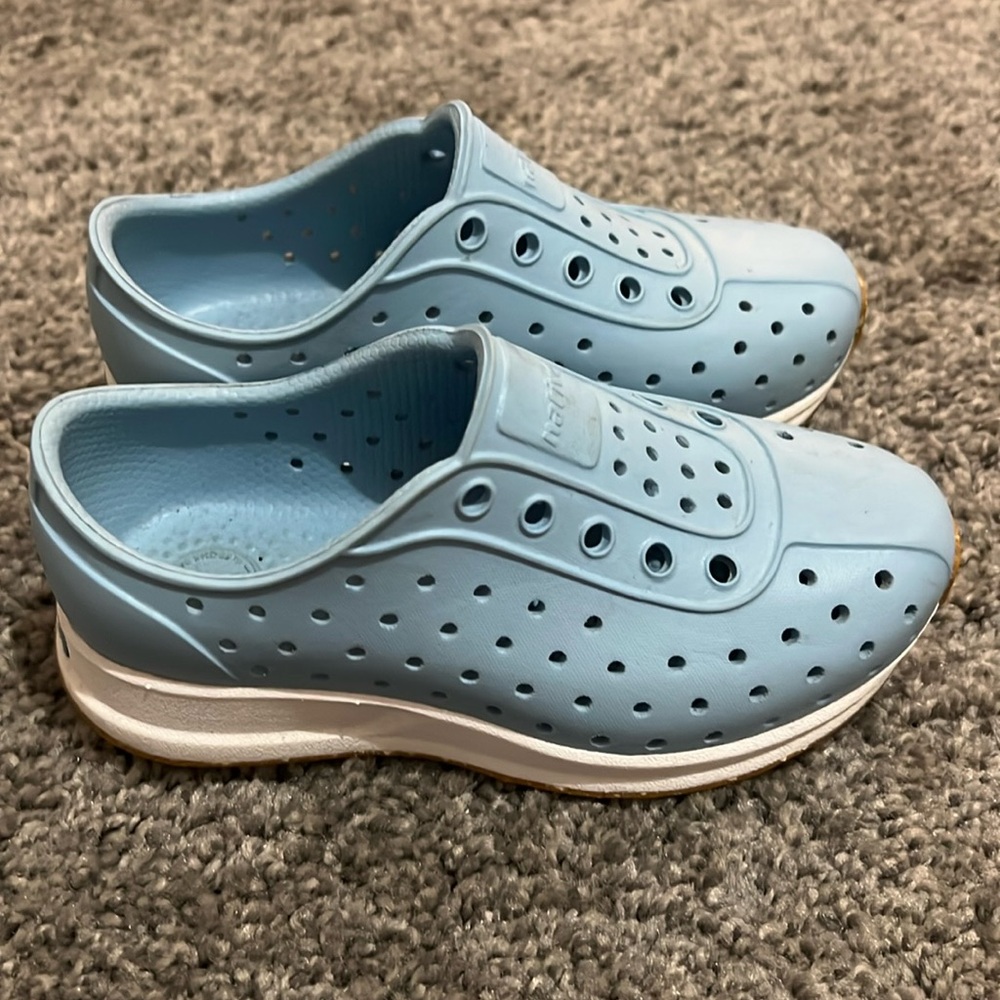 Toddler light blue native's, size 9, in excellent condition